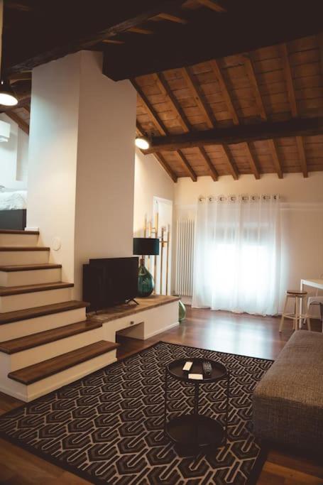 Albinelli'S Apartment - 10M From Mercato Albinelli Modena Exterior photo